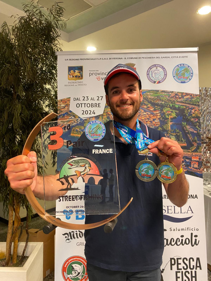 baptiste verger et ces deux médailles lors du championnat du monde de Streetfishing