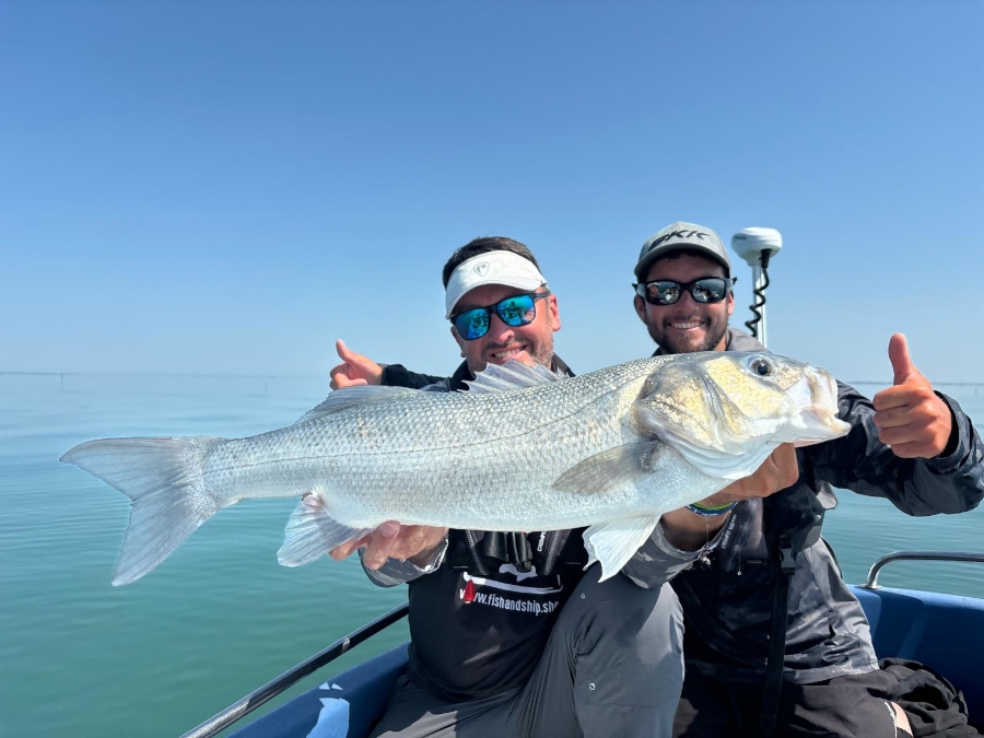 sylvain legendre et baptiste verger avec un gros bar