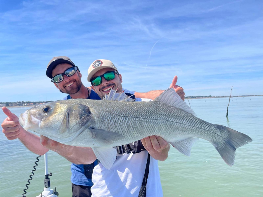 baptiste verger et un client qui vient de prendre un gros bar